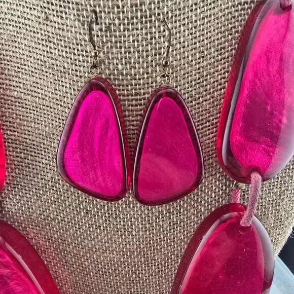 Resin/Lucite Pink Necklace Bracelet & Earrings Jewelry Set BOLD Statement - Picture 3 of 11